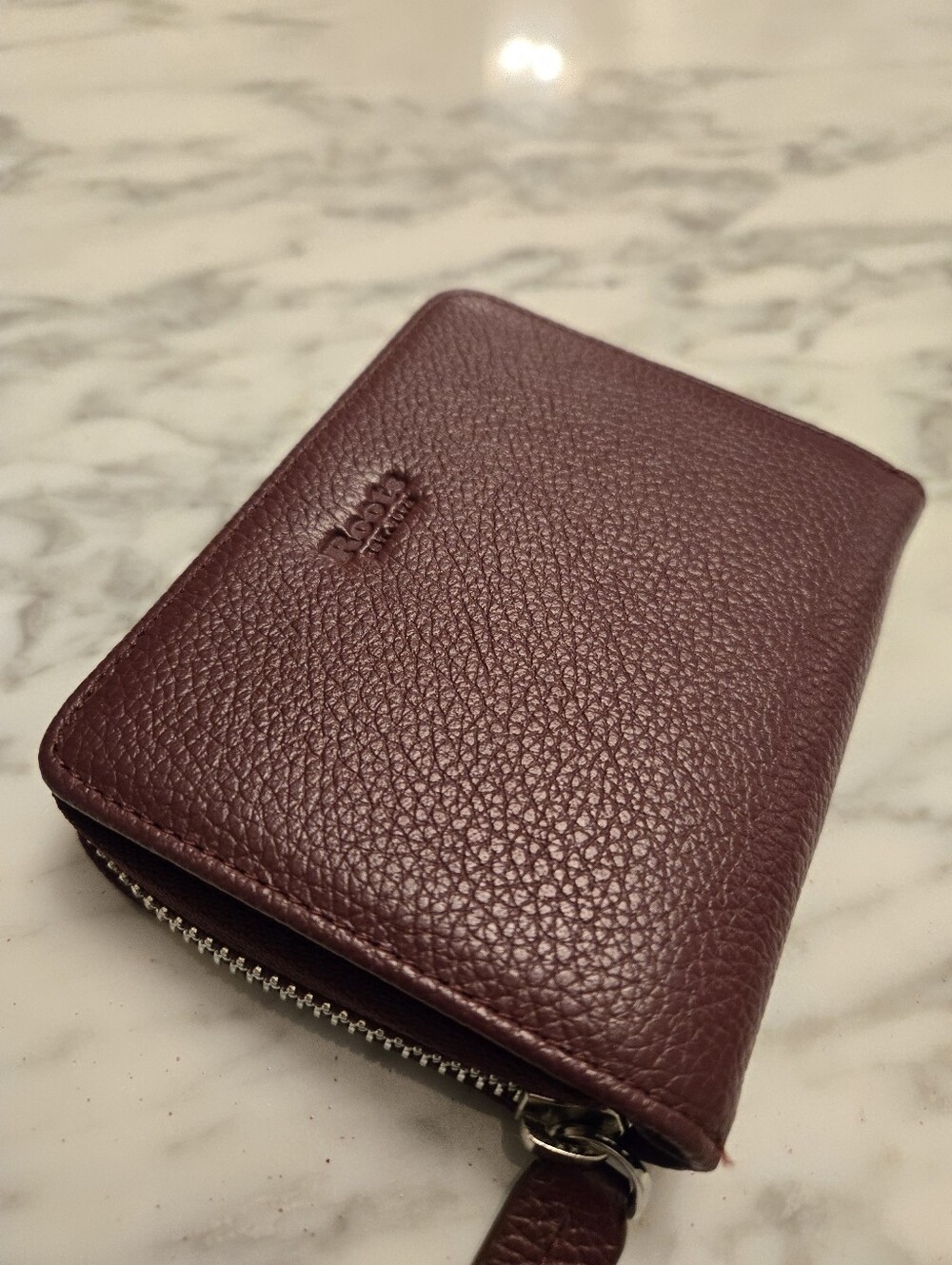 Roots Pebbled Zip Wallet in Burgundy